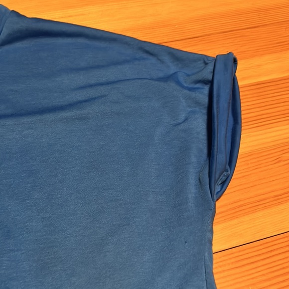 Women’s Under Armour heat gear loose fitting shirt - Picture 3 of 7